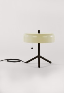 F/K/A Table Lamp, 2010, design Jonah Takagi, édité par Matter - Acier, verre et aluminium. © Matter 
