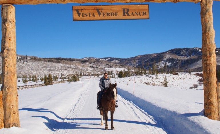 A cheval dans les neiges du Colorado